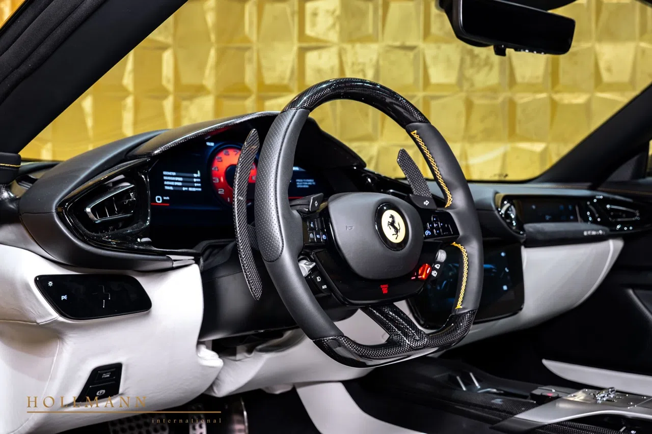 2026 Ferrari 12Cilindri interior, dashboard, Pelle Bianca