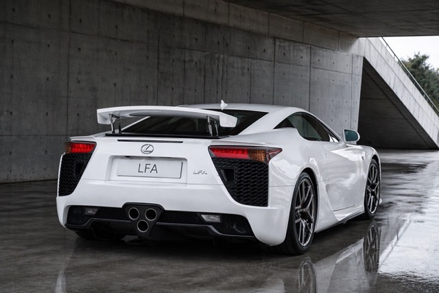 2011 Lexus LFA, 2/4