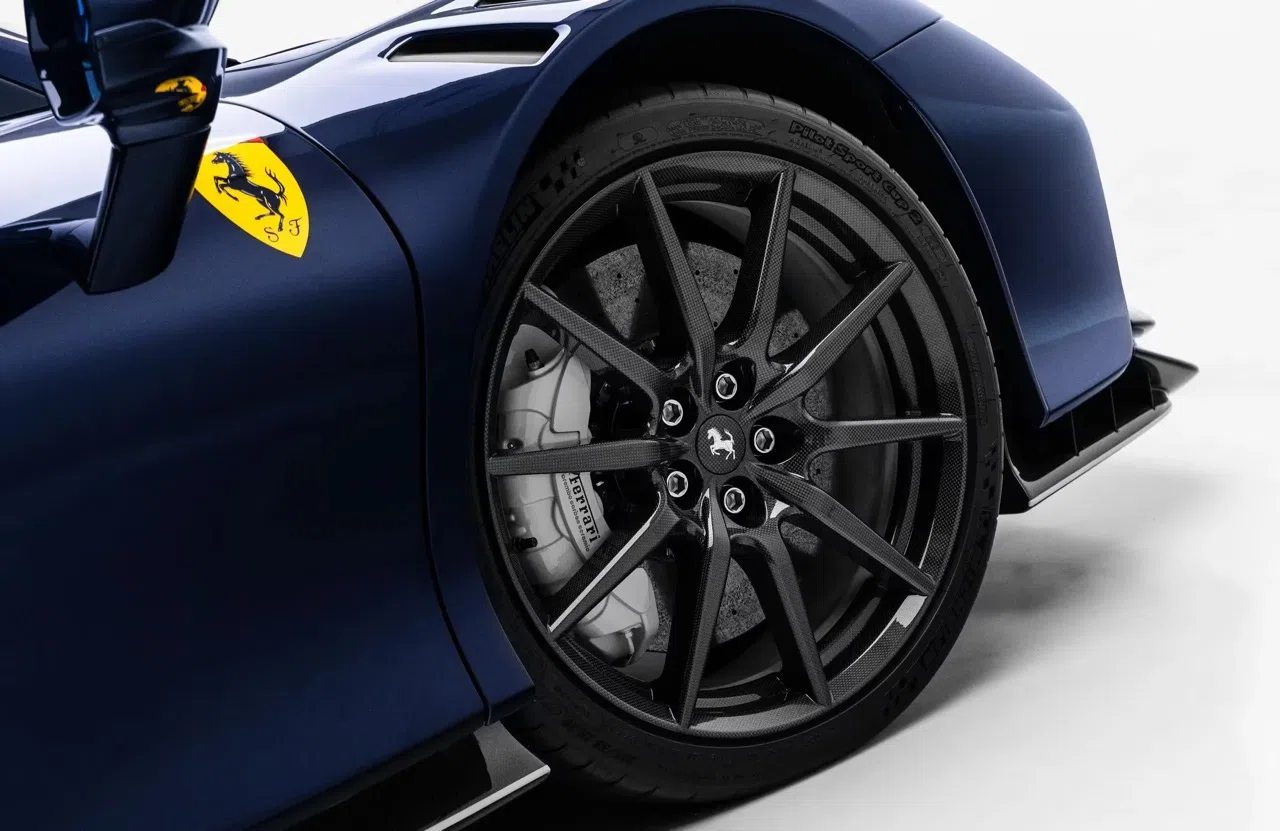 2025 Ferrari SF90 XX Spider wheel