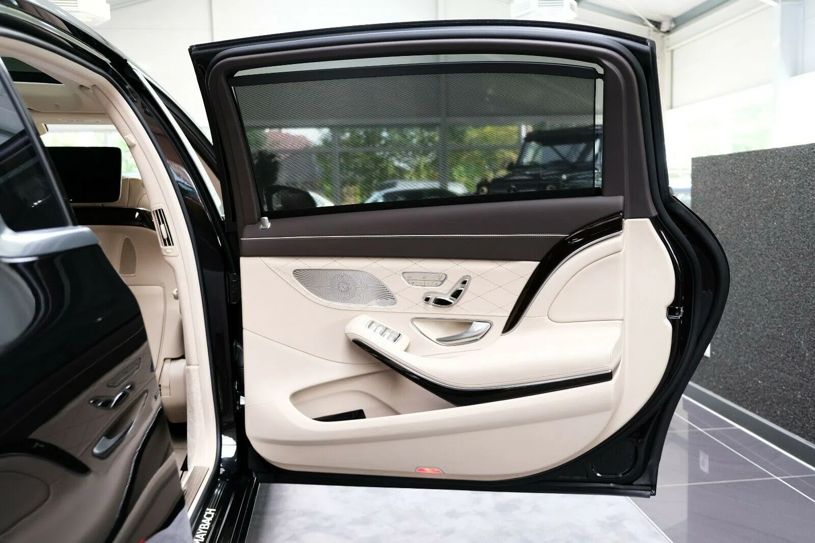 2017 Mercedes-Maybach S 650 interior, door panel, Full leather