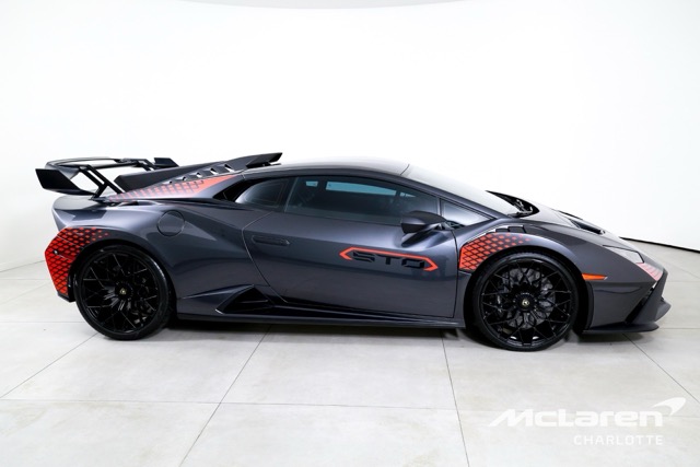 2022 Lamborghini Huracan STO, 2/5