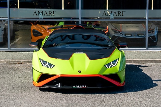 2022 Lamborghini Huracán STO, 2/5