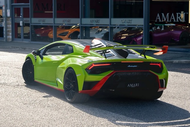 2022 Lamborghini Huracán STO, 3/5