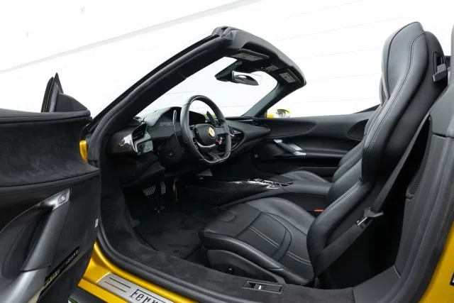 2022 Ferrari SF90 Spider interior, Nero