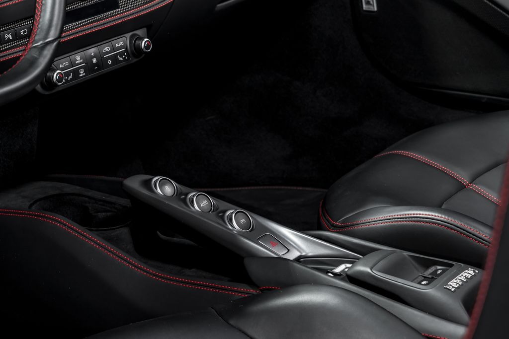 2023 Ferrari F8 Spider, 6/10