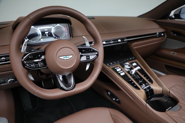 2026 Aston Martin DB12 Volante, 5/9