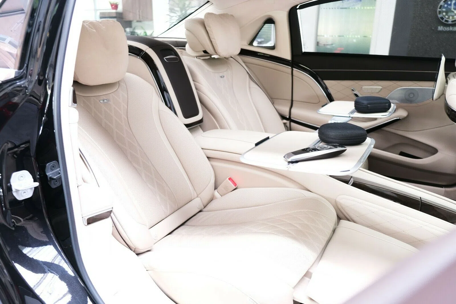 2017 Mercedes-Maybach S 650 interior, seats, Full leather