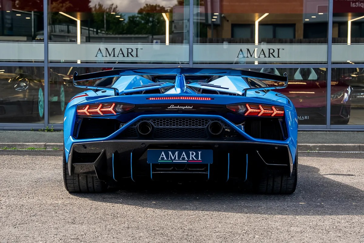 2021 Lamborghini Aventador SVJ Roadster, 2/7