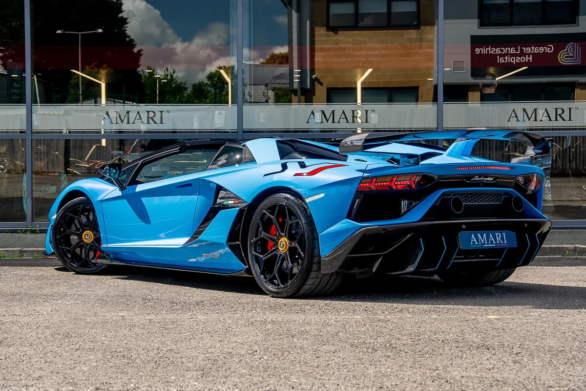 2021 Lamborghini Aventador SVJ Roadster, 3/7