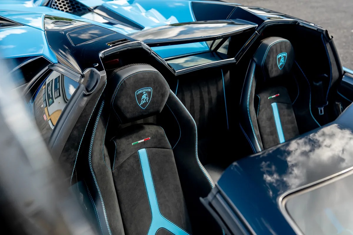 2021 Lamborghini Aventador SVJ Roadster, 6/7