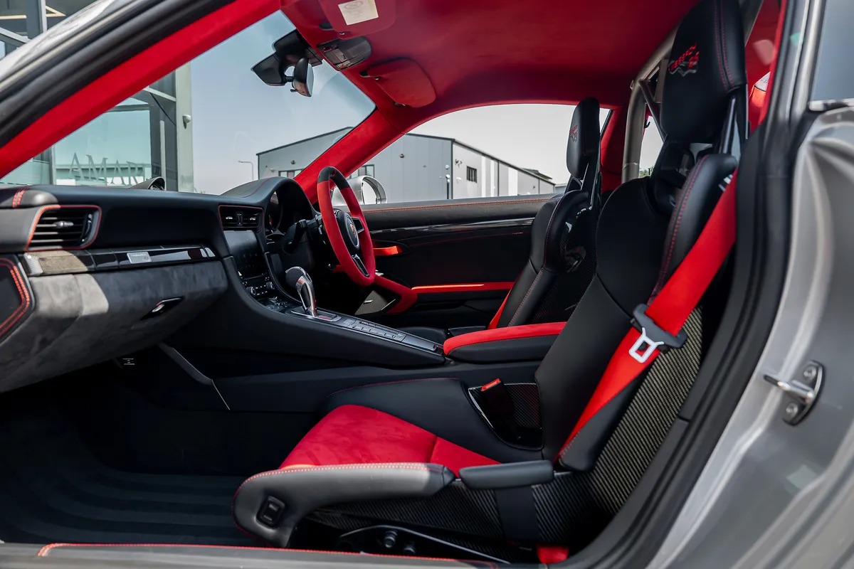 2018 Porsche 911 GT2 RS Weissach, 3/6
