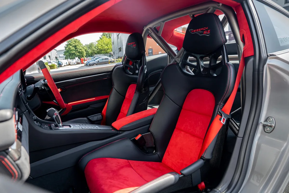 2018 Porsche 911 GT2 RS Weissach, 4/6