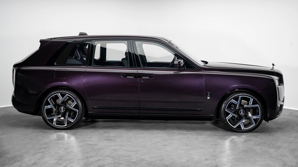 2026 Rolls-Royce Cullinan Black Badge, 2/8