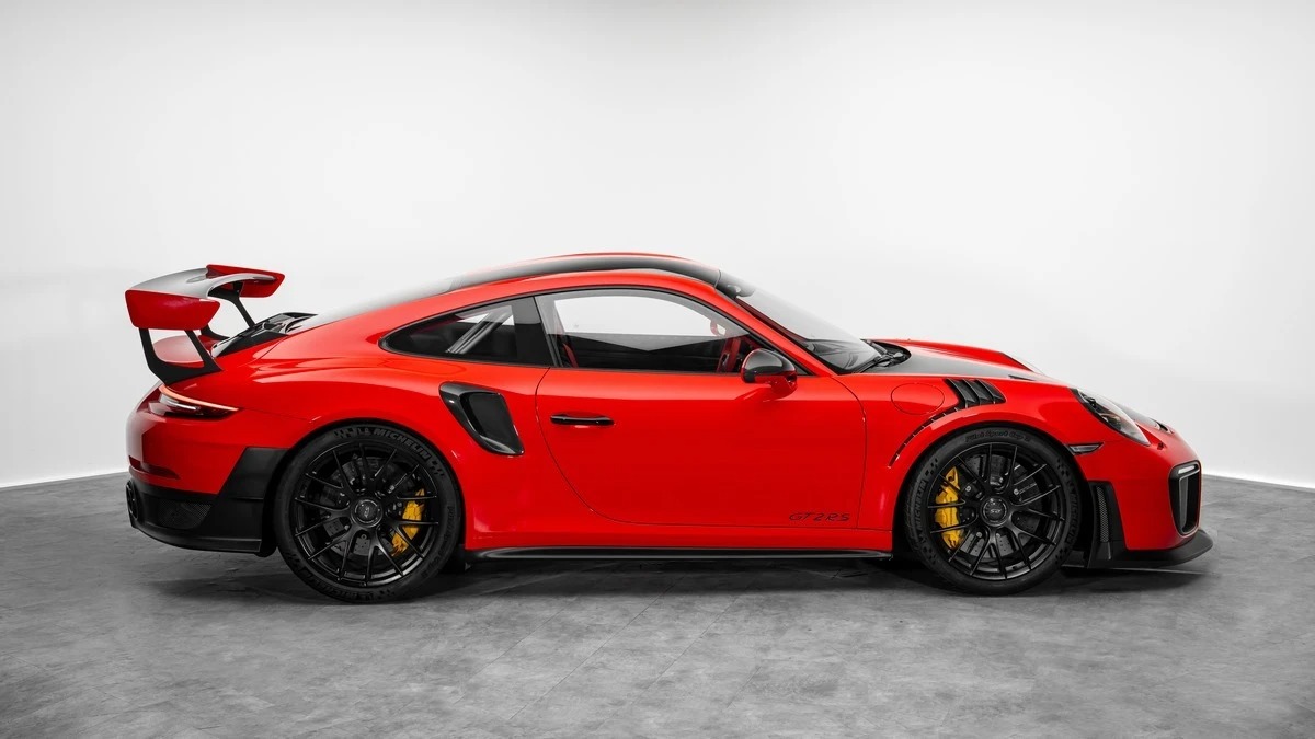 2018 Porsche 911 GT2 RS, 3/8