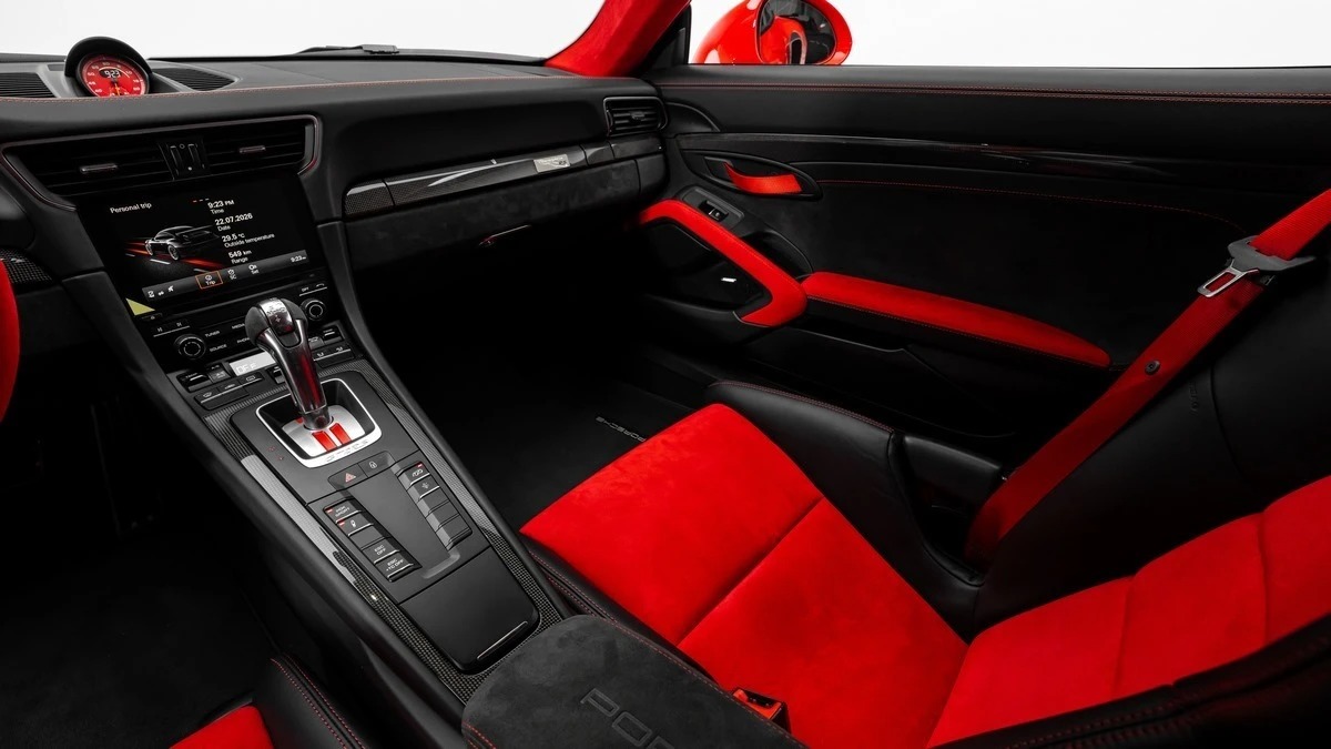 2018 Porsche 911 GT2 RS, 4/8