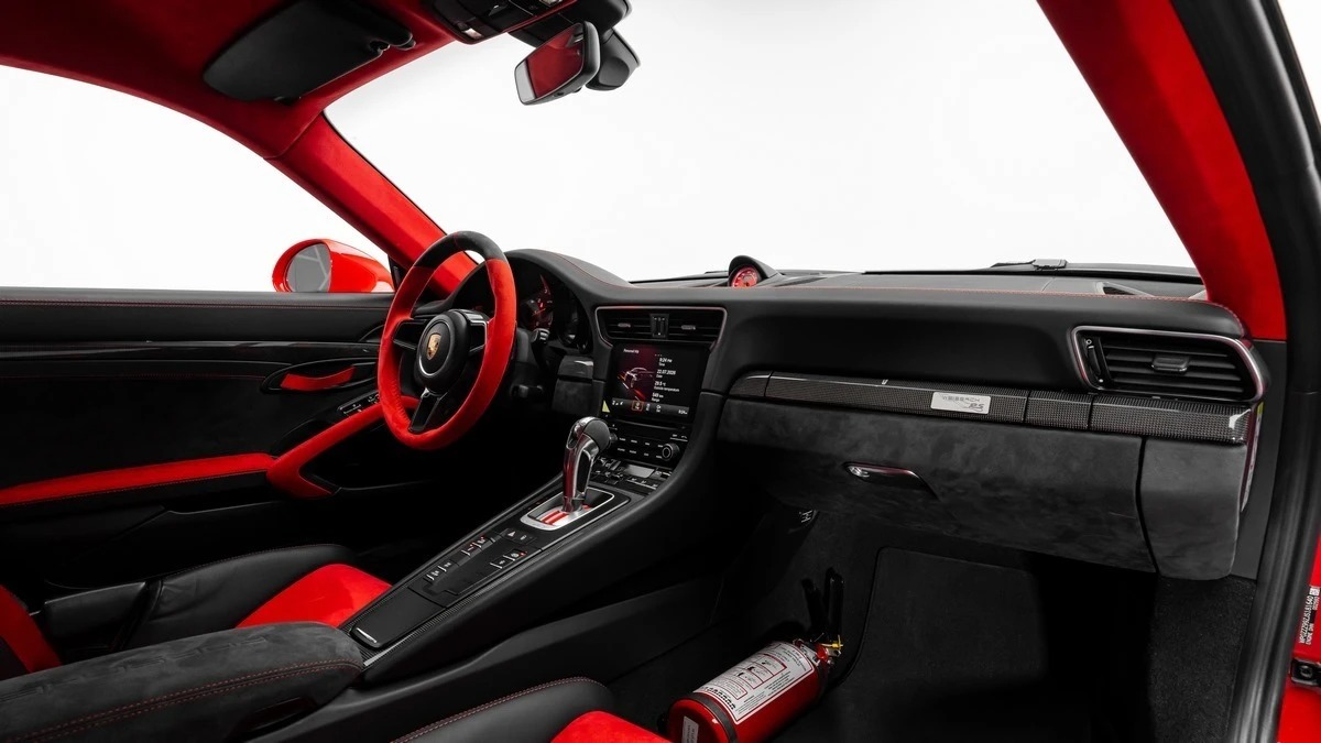 2018 Porsche 911 GT2 RS, 5/8