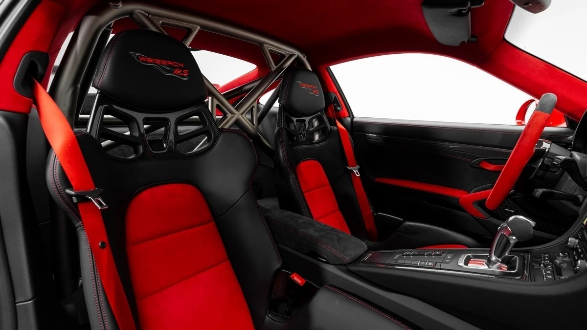 2018 Porsche 911 GT2 RS, 6/8