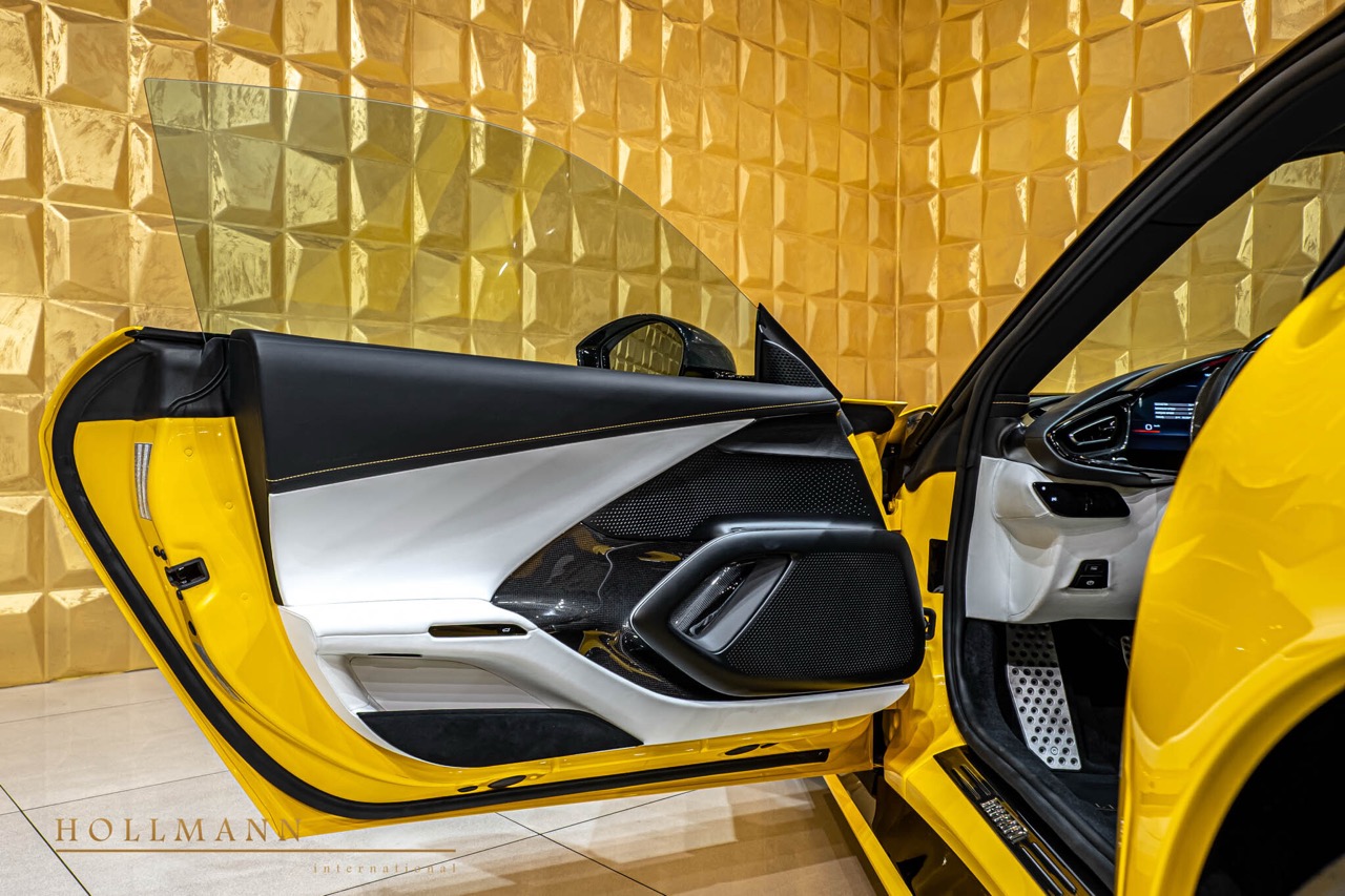 2026 Ferrari 12Cilindri, 3/6