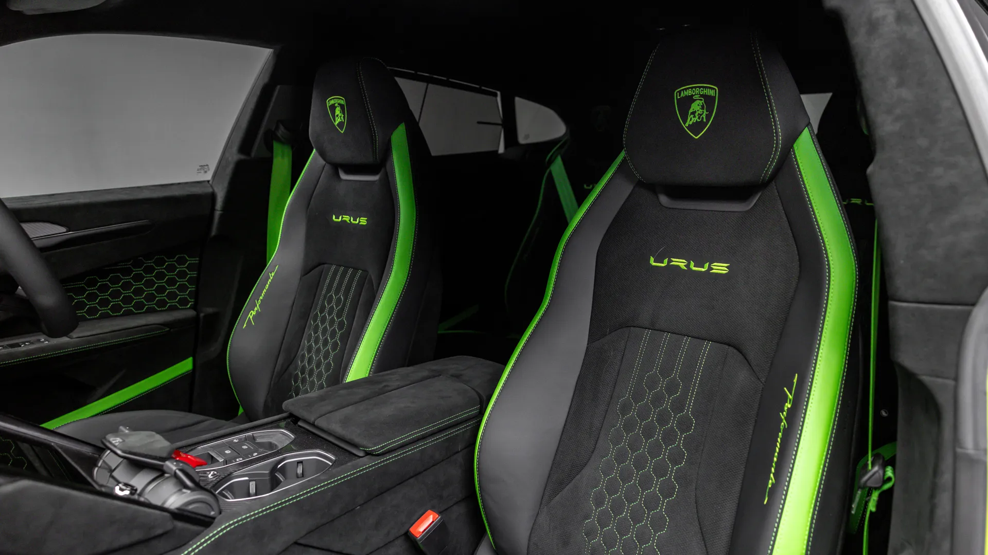 2024 Lamborghini Urus Performante, 3/5
