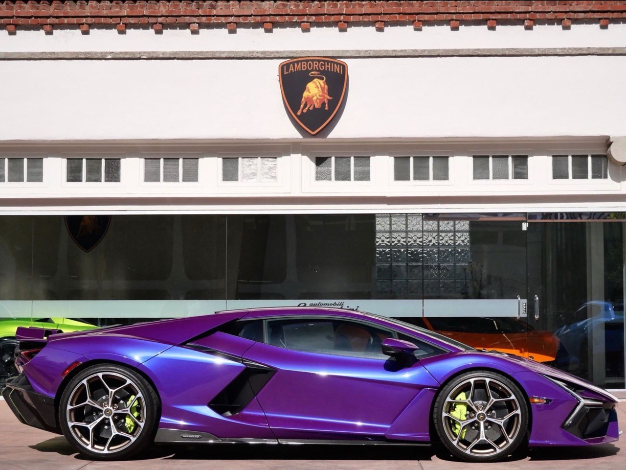 2025 Lamborghini Revuelto, 2/7