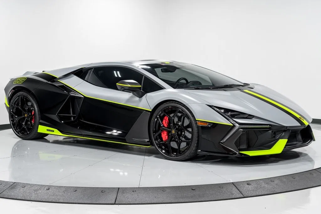 2024 Lamborghini Revuelto