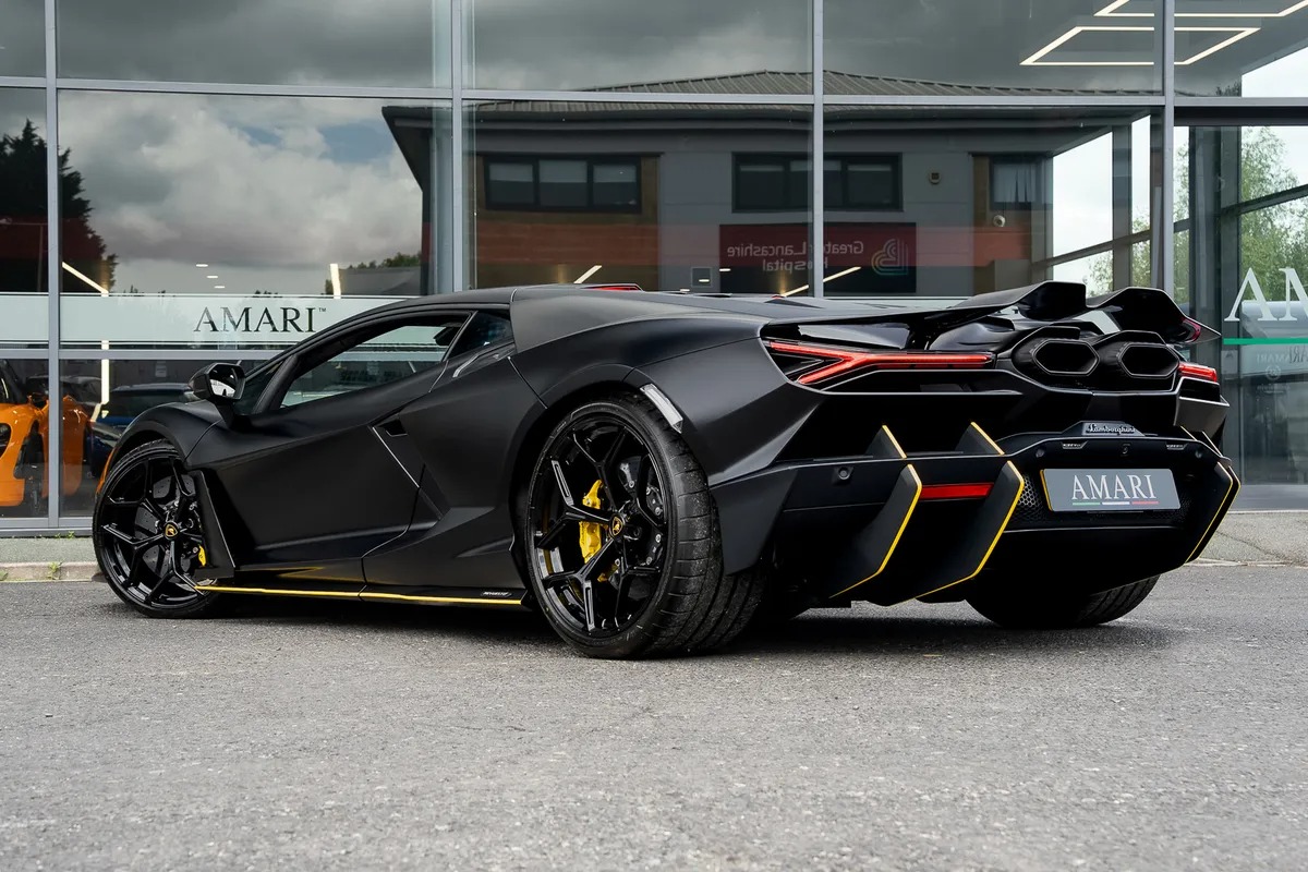 2024 Lamborghini Revuelto, 3/8