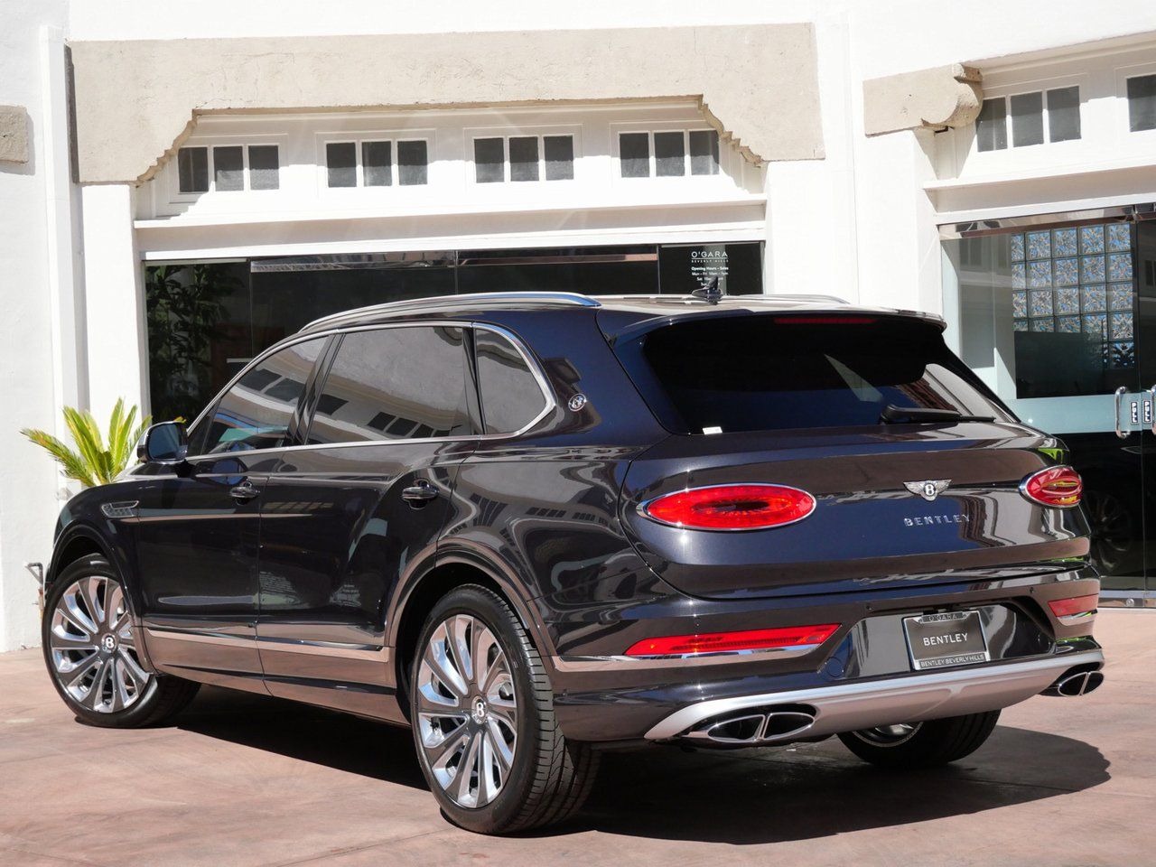 2025 Bentley Bentayga EWB Mulliner SUV, 2/8