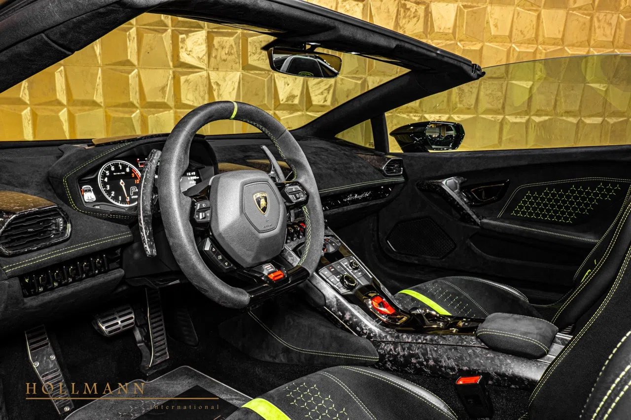 2026 Lamborghini Huracán Performante Spyder interior, dashboard, Nero Cosmus