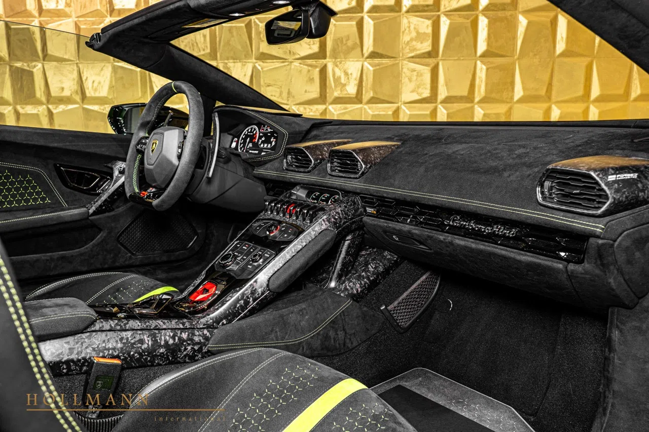 2026 Lamborghini Huracán Performante Spyder interior, Nero Cosmus