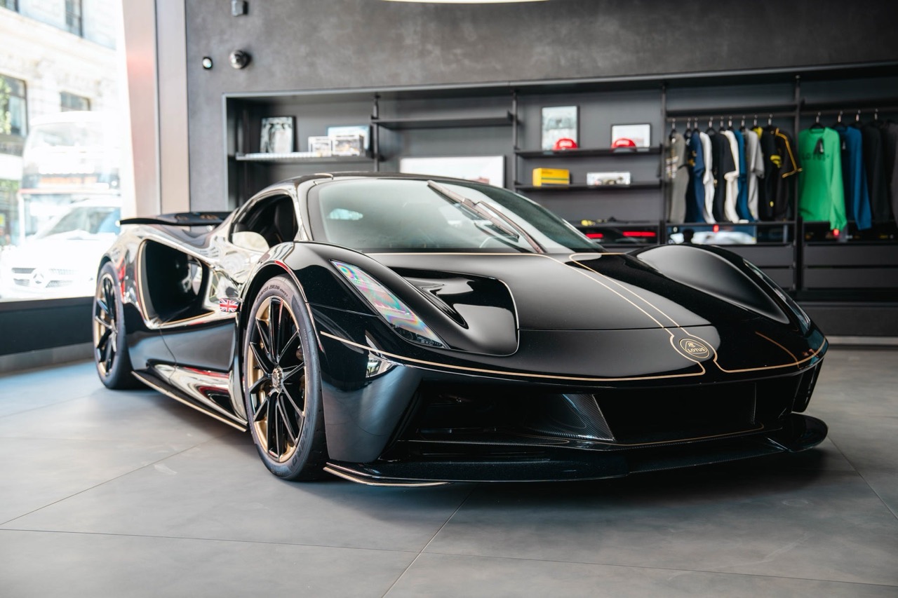 2026 Lotus Evija Fittipaldi Edition, 2/5