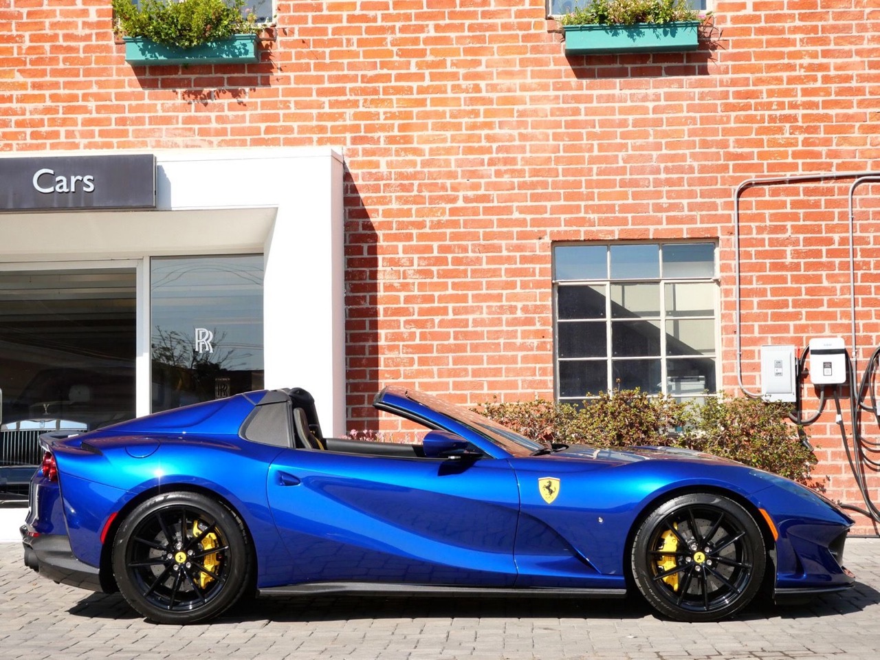 2023 Ferrari 812 GTS Convertible, 2/9