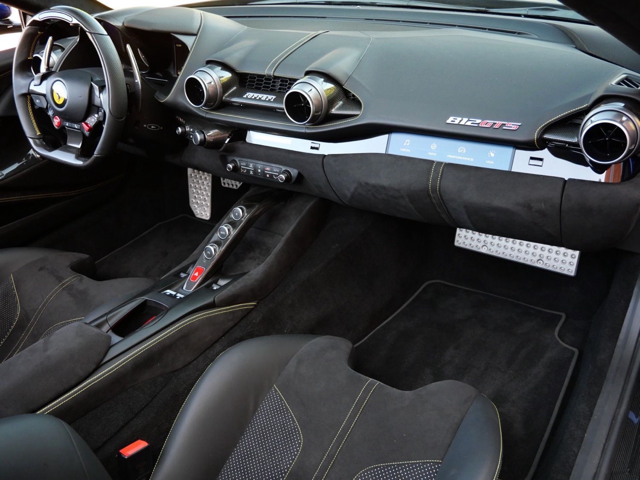 2023 Ferrari 812 GTS Convertible, 7/9
