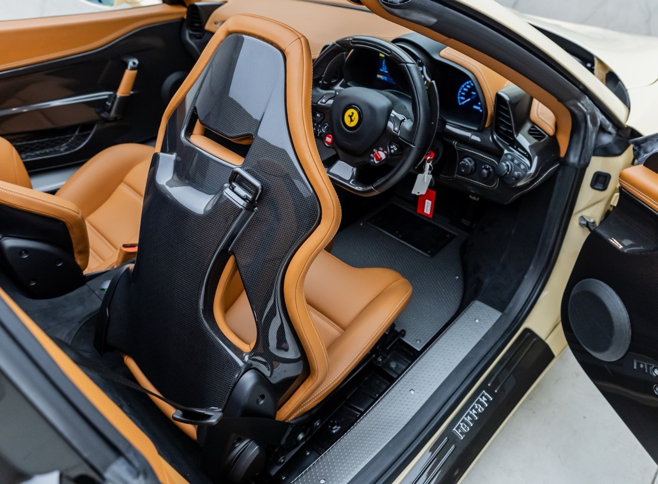 2015 Ferrari 458 Speciale Aperta, 6/7