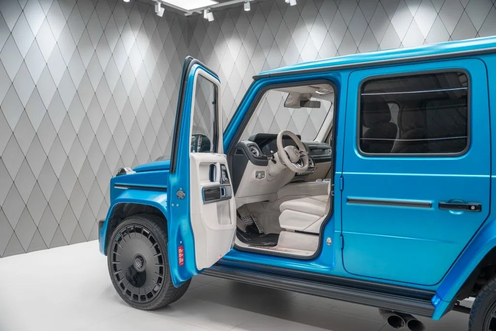 2024 BRABUS G 700 interior, door panel, Macchiato Beige / Magma Grey