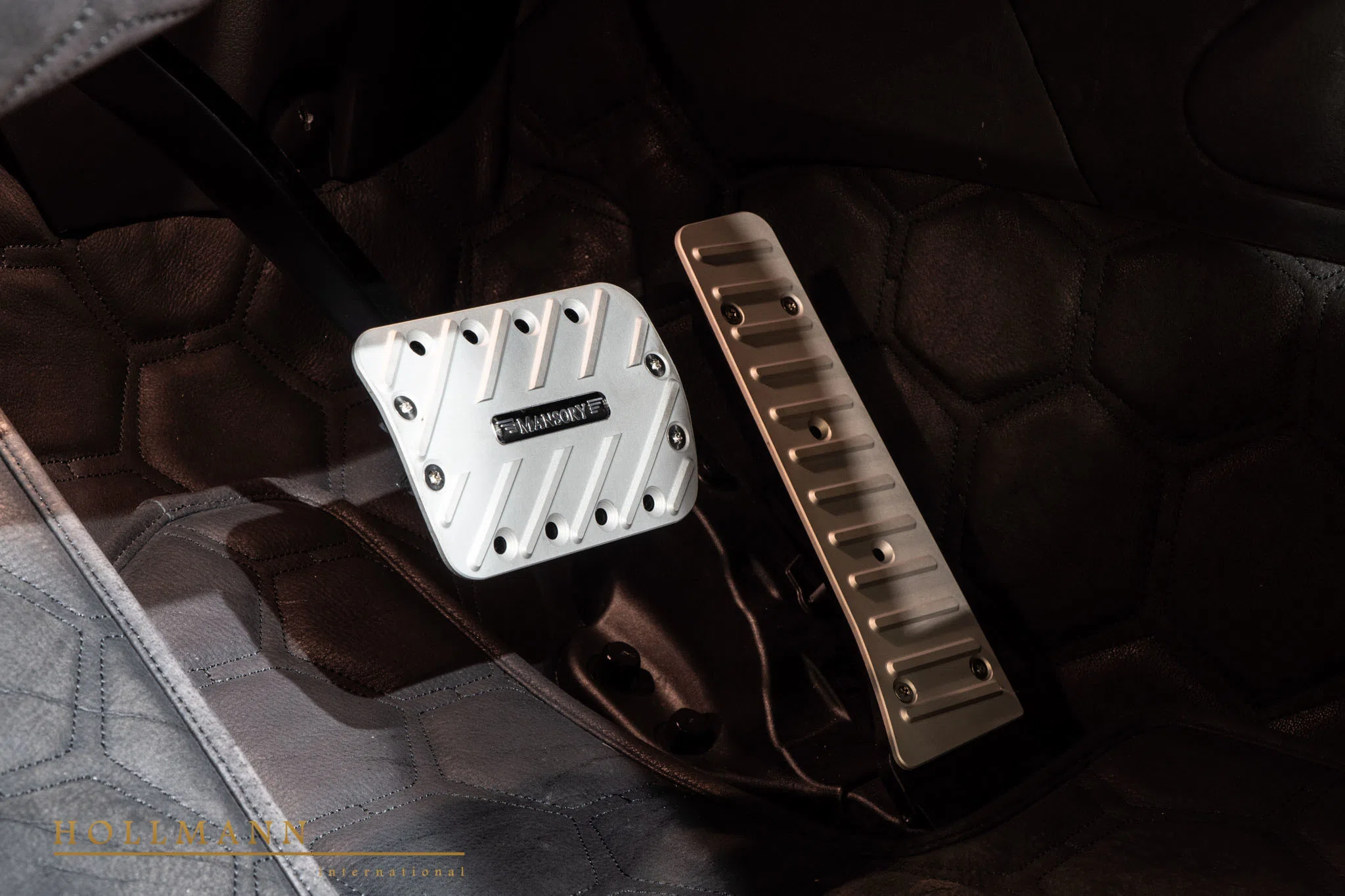 2019 Mansory G-Class Star Trooper interior, center console, MANSORY PP Interior
