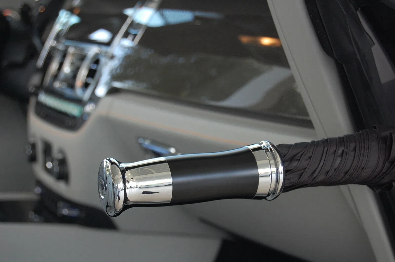 2019 Rolls-Royce Dawn interior, center console, Vollleder, Grau