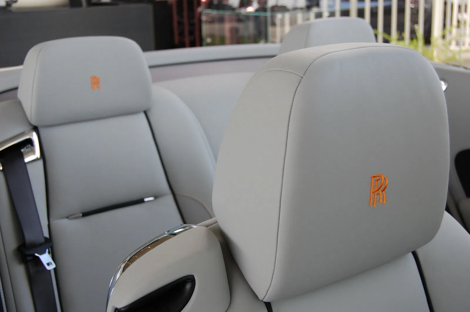 2019 Rolls-Royce Dawn interior, seats, Vollleder, Grau