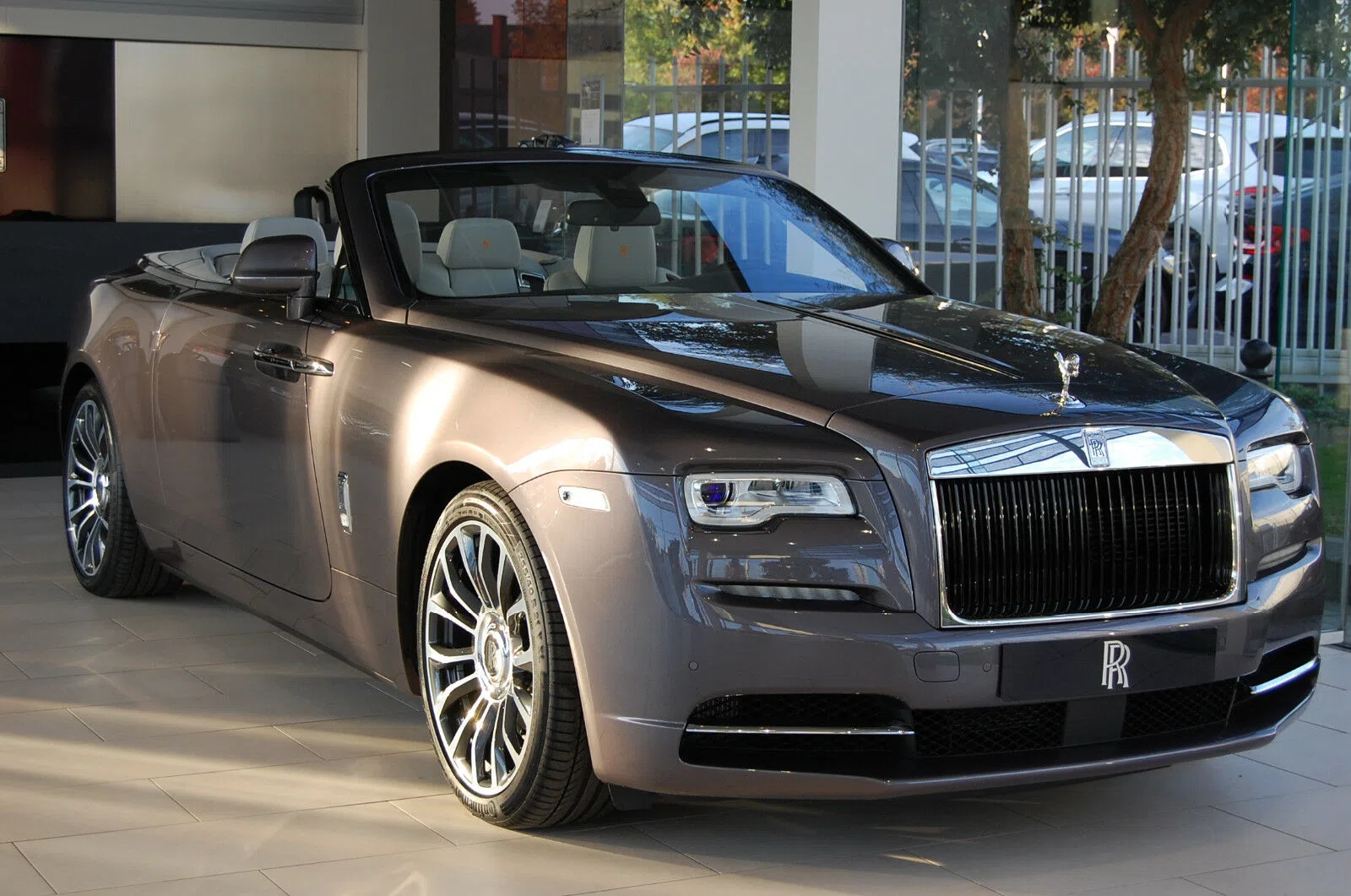 2019 Rolls-Royce Dawn for sale, exterior, Grau Metallic