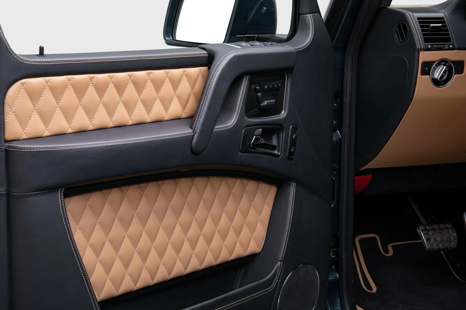 2018 Mercedes-Maybach G650 Landaulet - 1 of 99 interior, seats, Vollleder, Beige