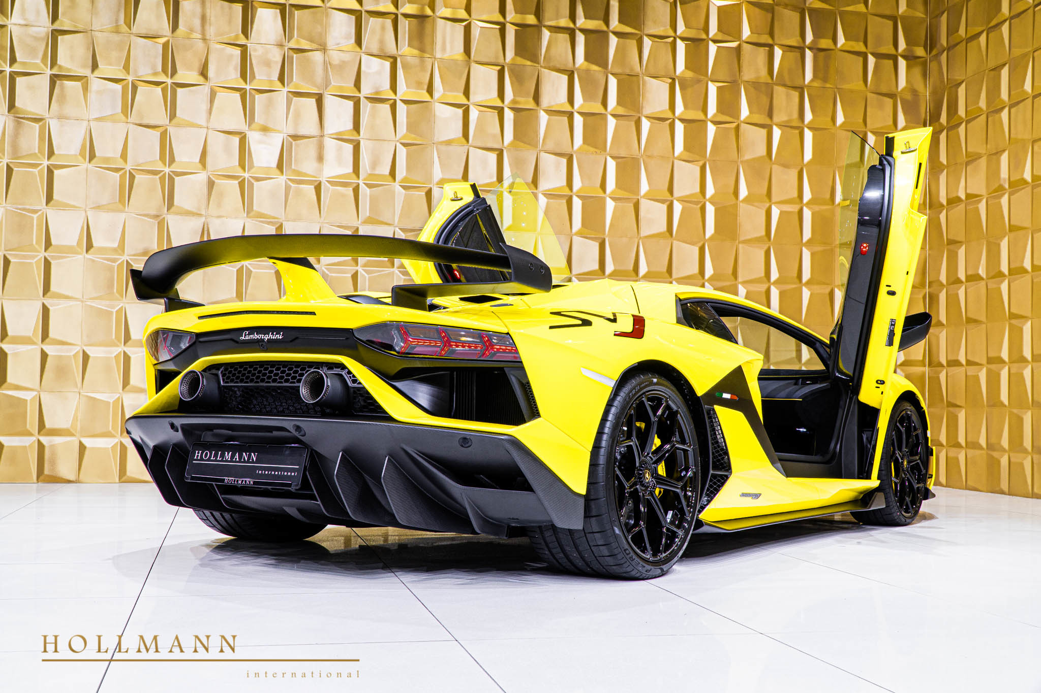 2020 Lamborghini Aventador SVJ, 2/20