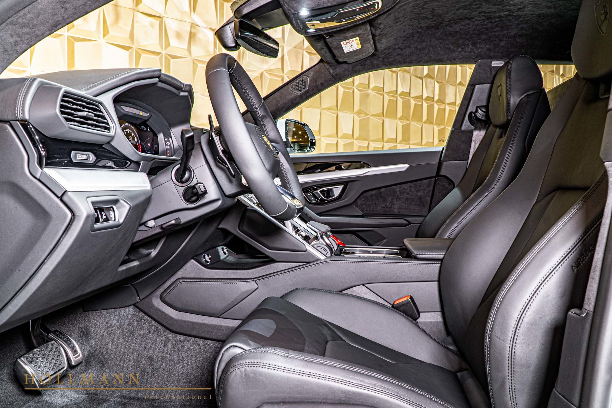 2020 Lamborghini Urus, 2/20