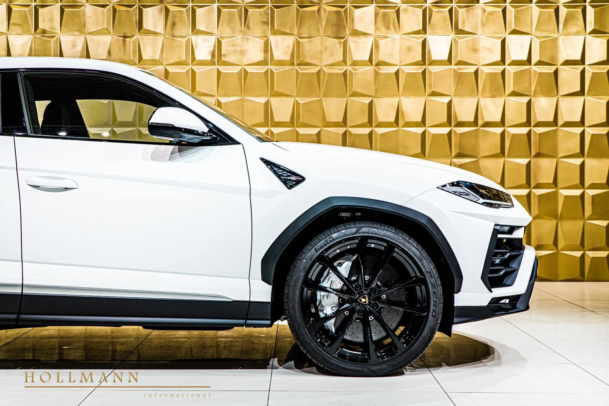 2020 Lamborghini Urus for sale, exterior, Bianco Monocerus