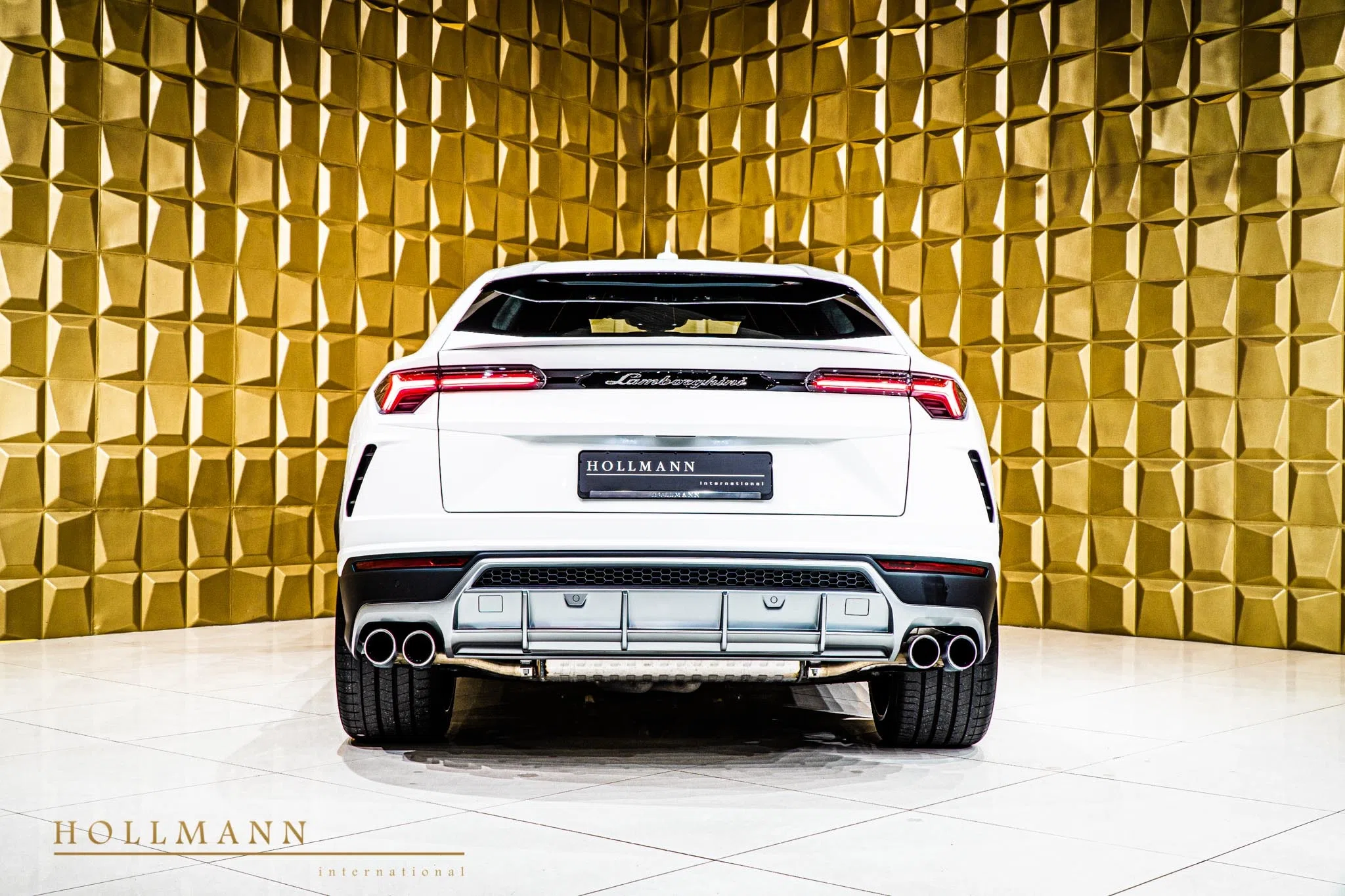 2020 Lamborghini Urus, rear three-quarter view, Bianco Monocerus
