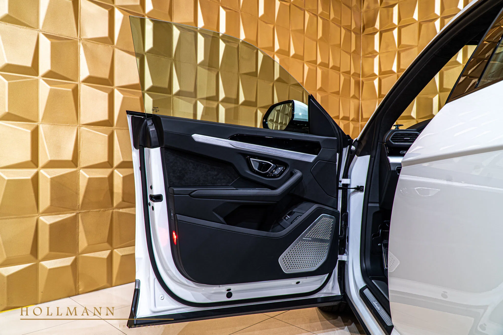 2020 Lamborghini Urus interior, door panel, Nero Ade
