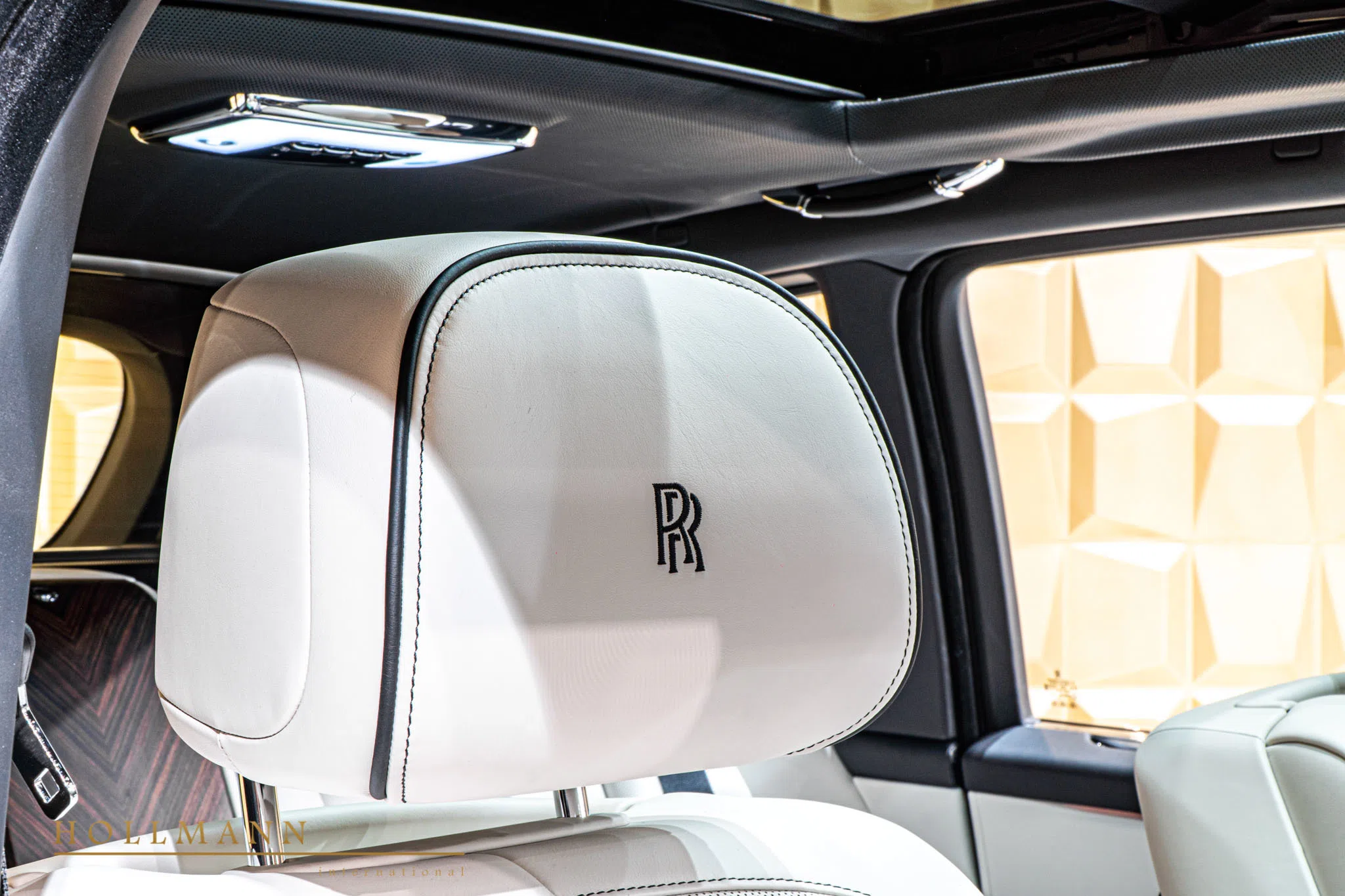 2020 Mansory Cullinan interior, seats, Seashell