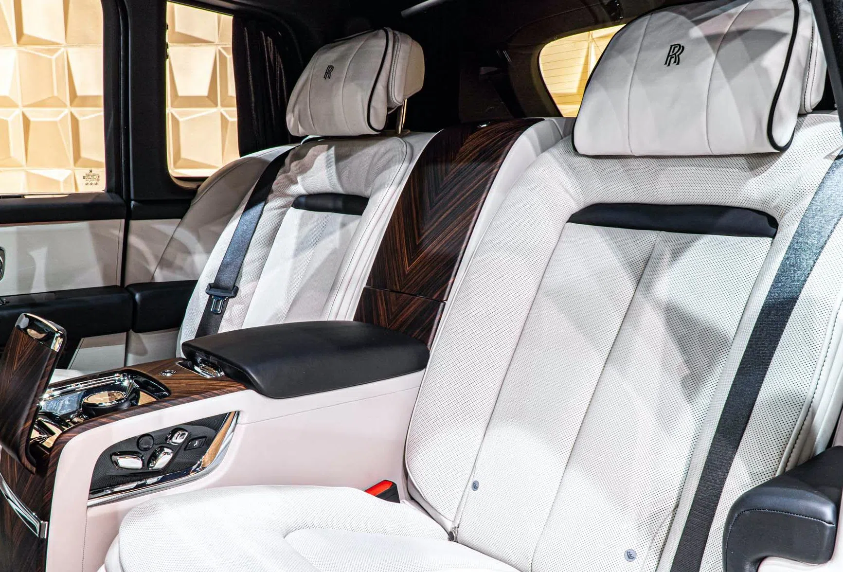 2020 Mansory Cullinan interior, seats, Seashell