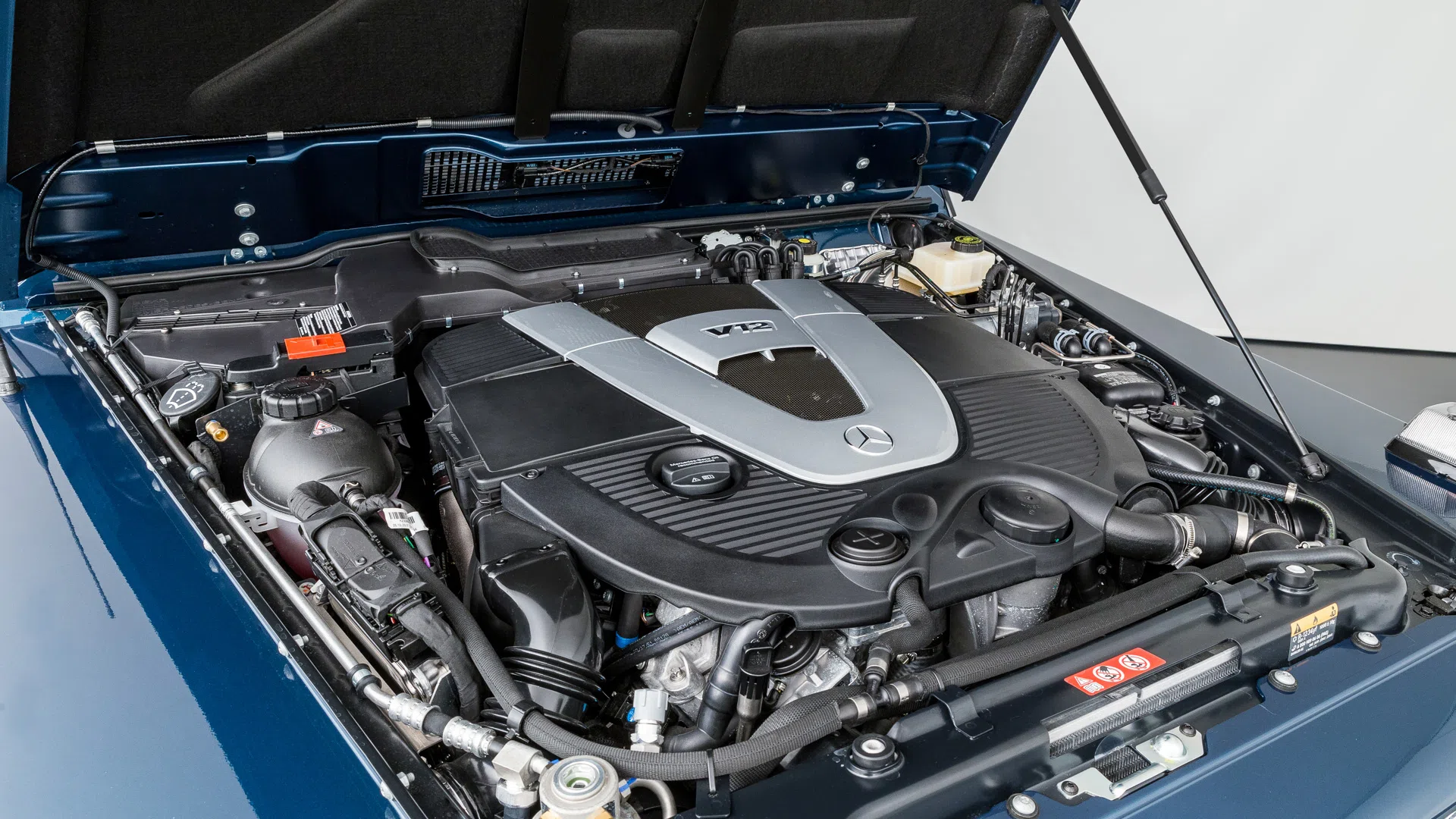 2018 Mercedes-Maybach G650 Landaulet engine