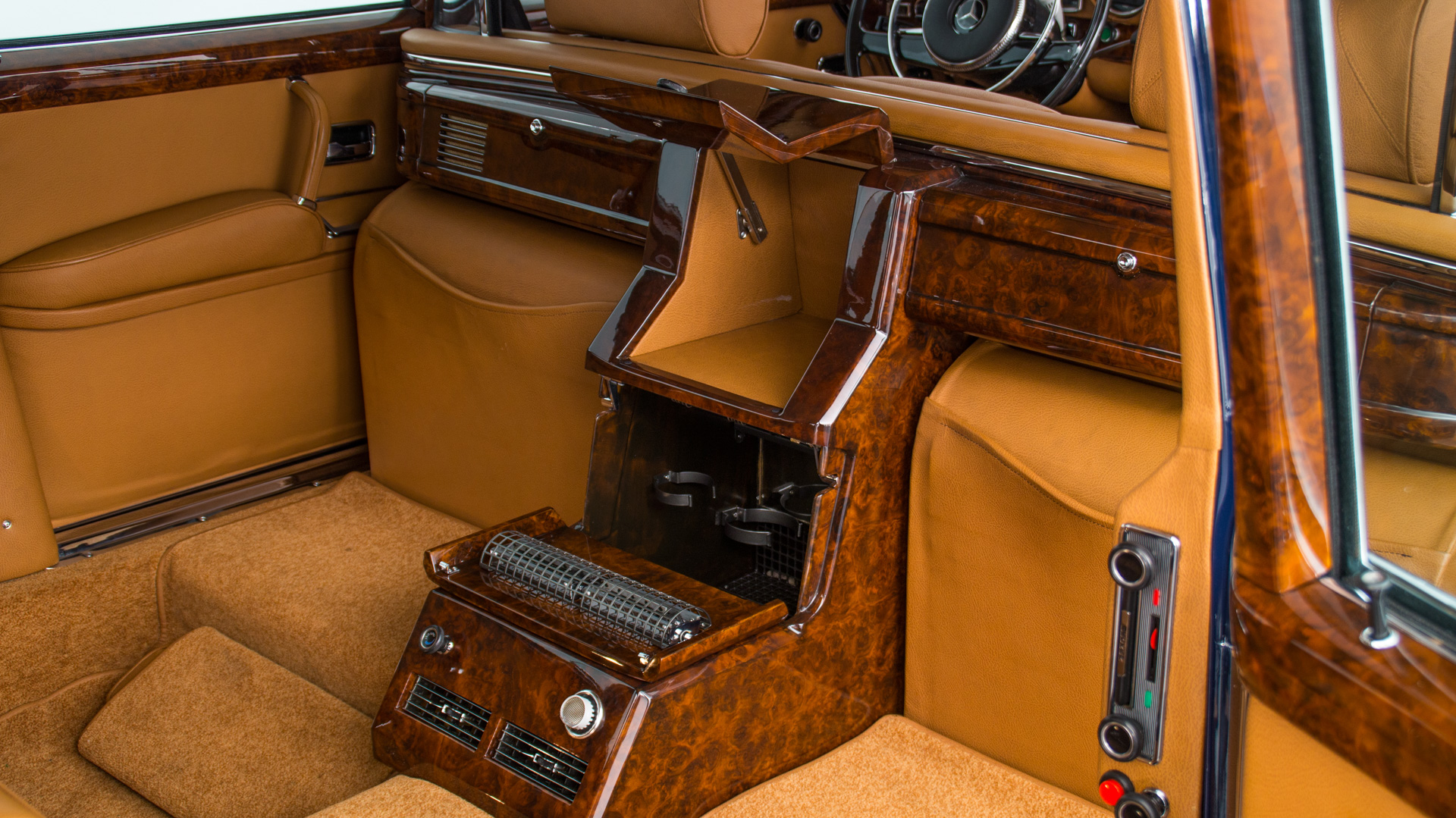 1972 MERCEDES-BENZ W 100 600 PULLMAN, 4/10