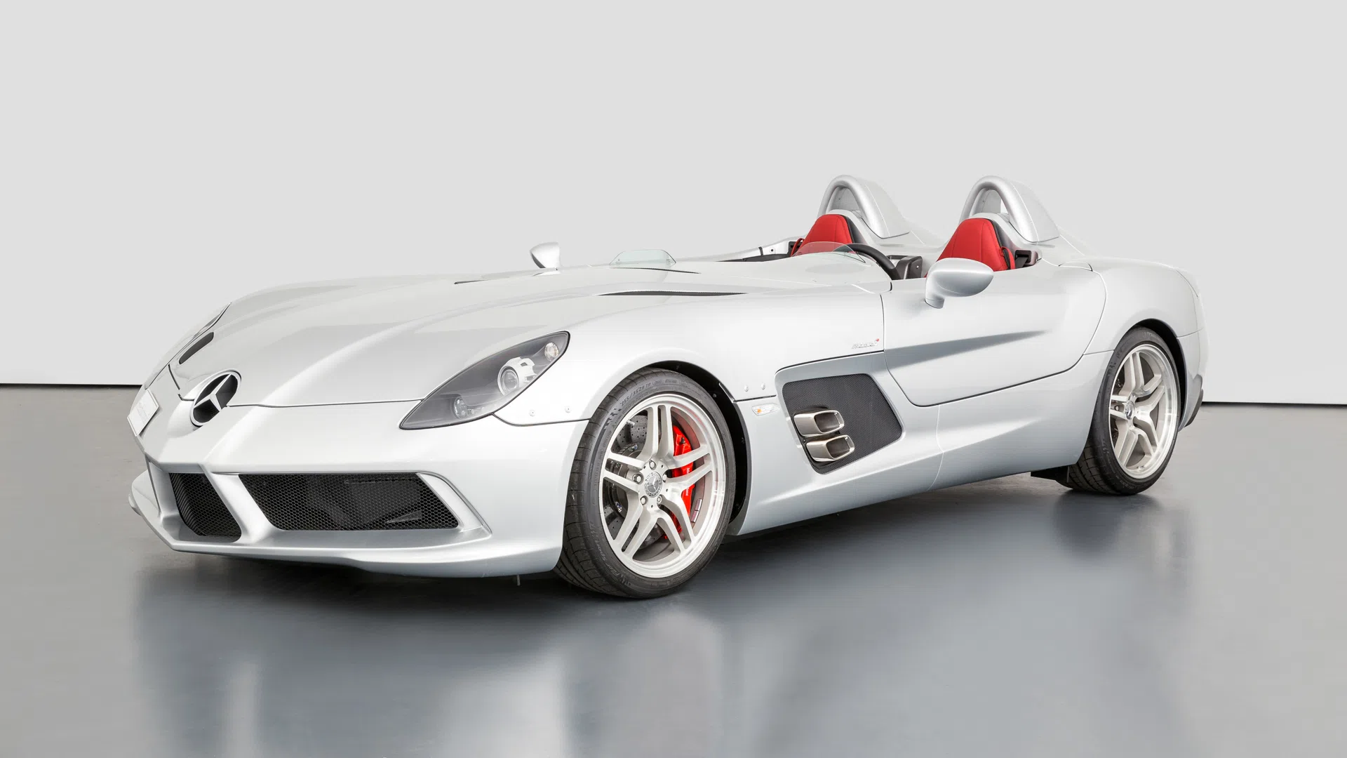 2009 Mercedes-Benz SLR McLaren Stirling Moss for sale, exterior, 977U Crystal Laurit Silver metallic