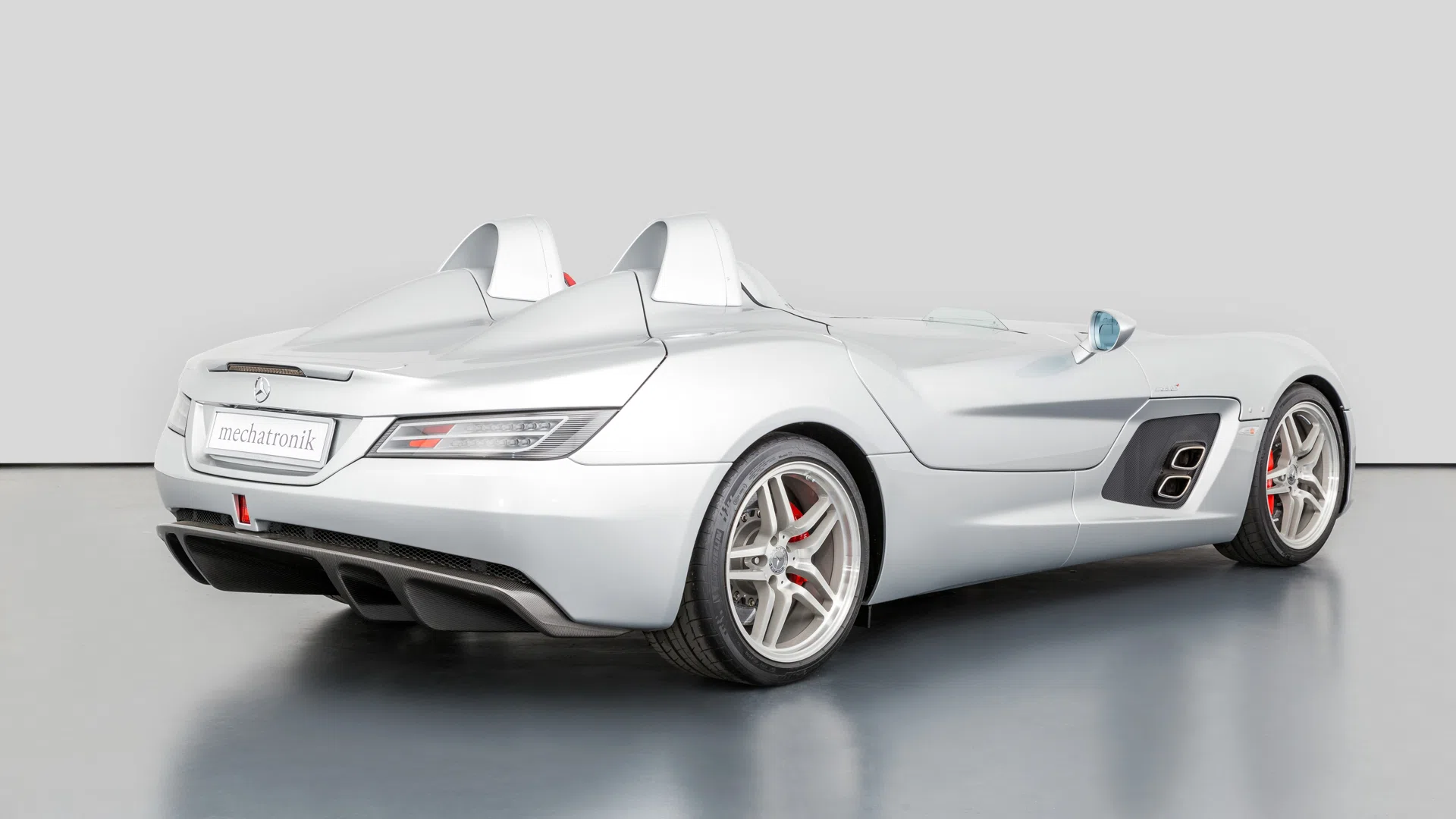 2009 Mercedes-Benz SLR McLaren Stirling Moss for sale, exterior, 977U Crystal Laurit Silver metallic